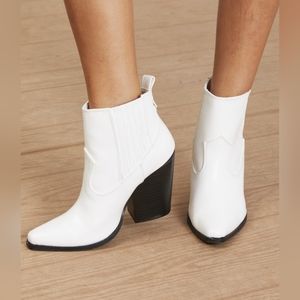 Womens Qupid Pointed Toe Western Style Booties Size 6 White Brand New